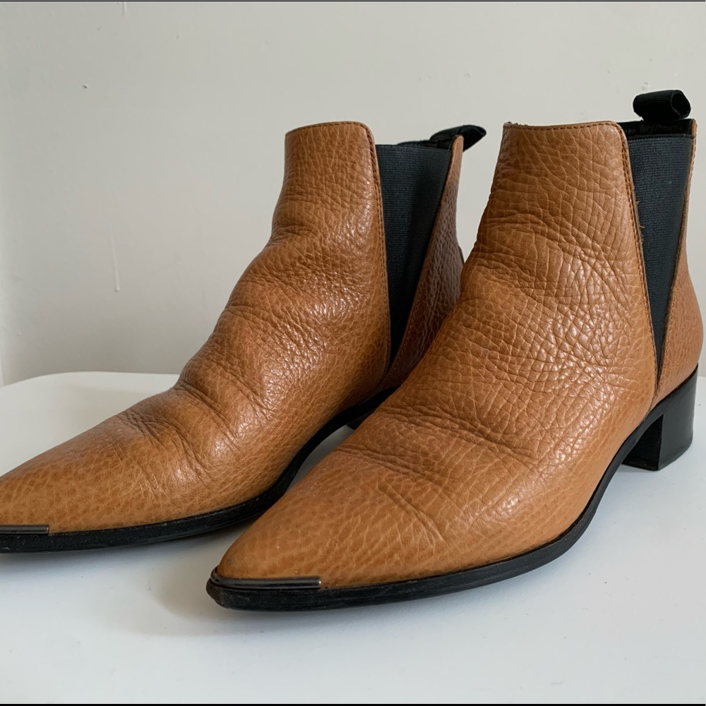 Acne Studios Jensen Chelsea boot in Camel leather